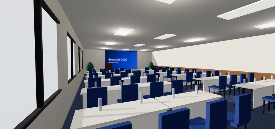 Salle de séminaire d'exemple en configuration classe, vue depuis le fond : tables, chaises, estrade et écran